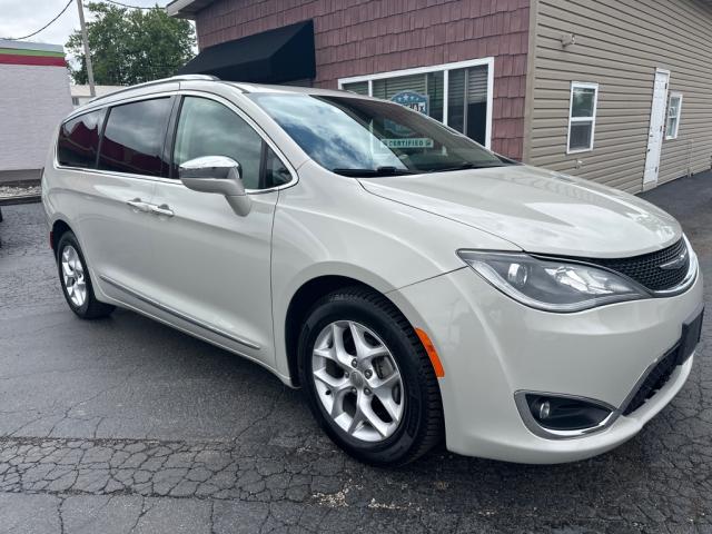 2020 Chrysler Pacifica Limited's photo