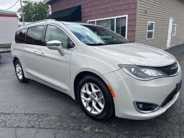 2020 CHRYSLER PACIFICA LIMITED Van - 7710 - Image 1