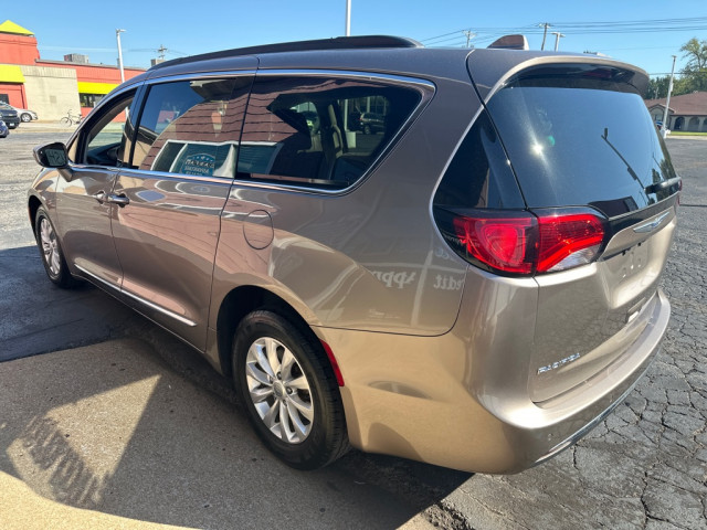 2017 CHRYSLER PACIFICA - Image 3