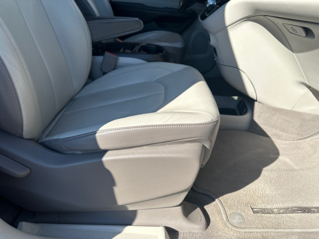 2017 CHRYSLER PACIFICA - Image 10