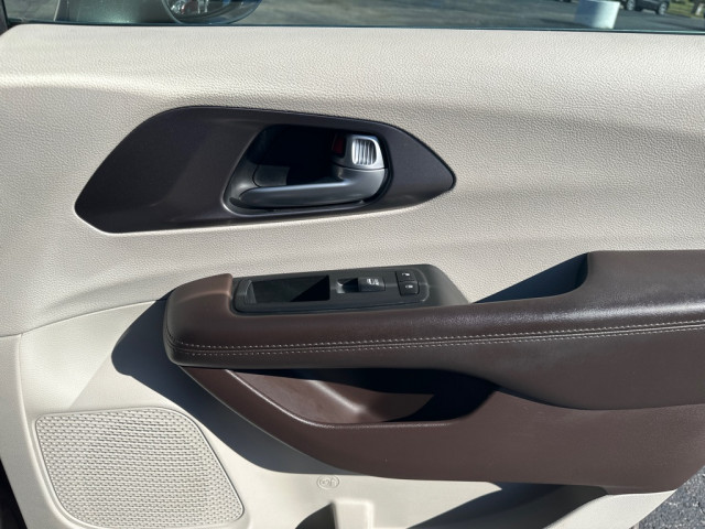 2017 CHRYSLER PACIFICA - Image 11