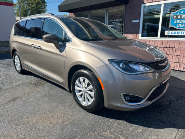 2017 CHRYSLER PACIFICA - Image 1