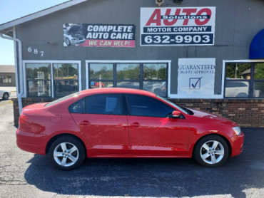 2011 VOLKSWAGEN JETTA - Image 1