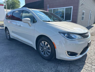 2019 CHRYSLER PACIFICA - Image 1