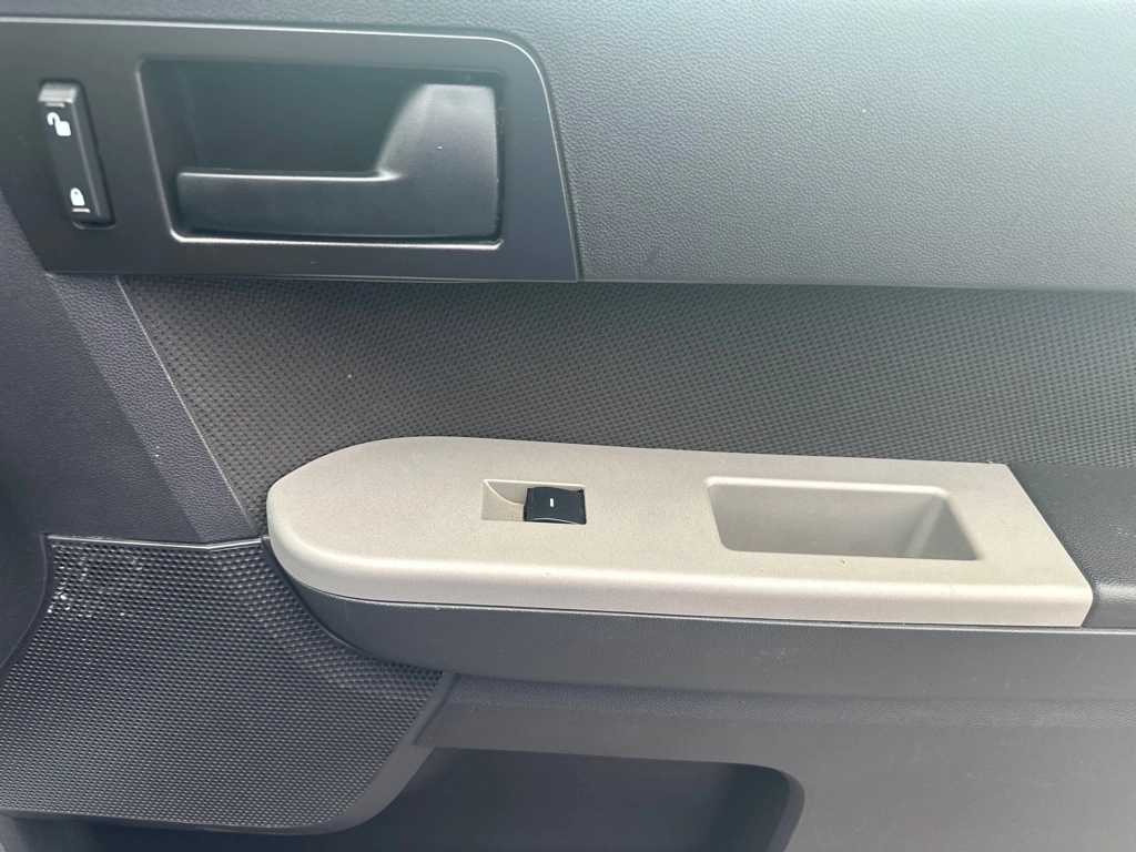 2010 Ford Escape XLT - Photo 11